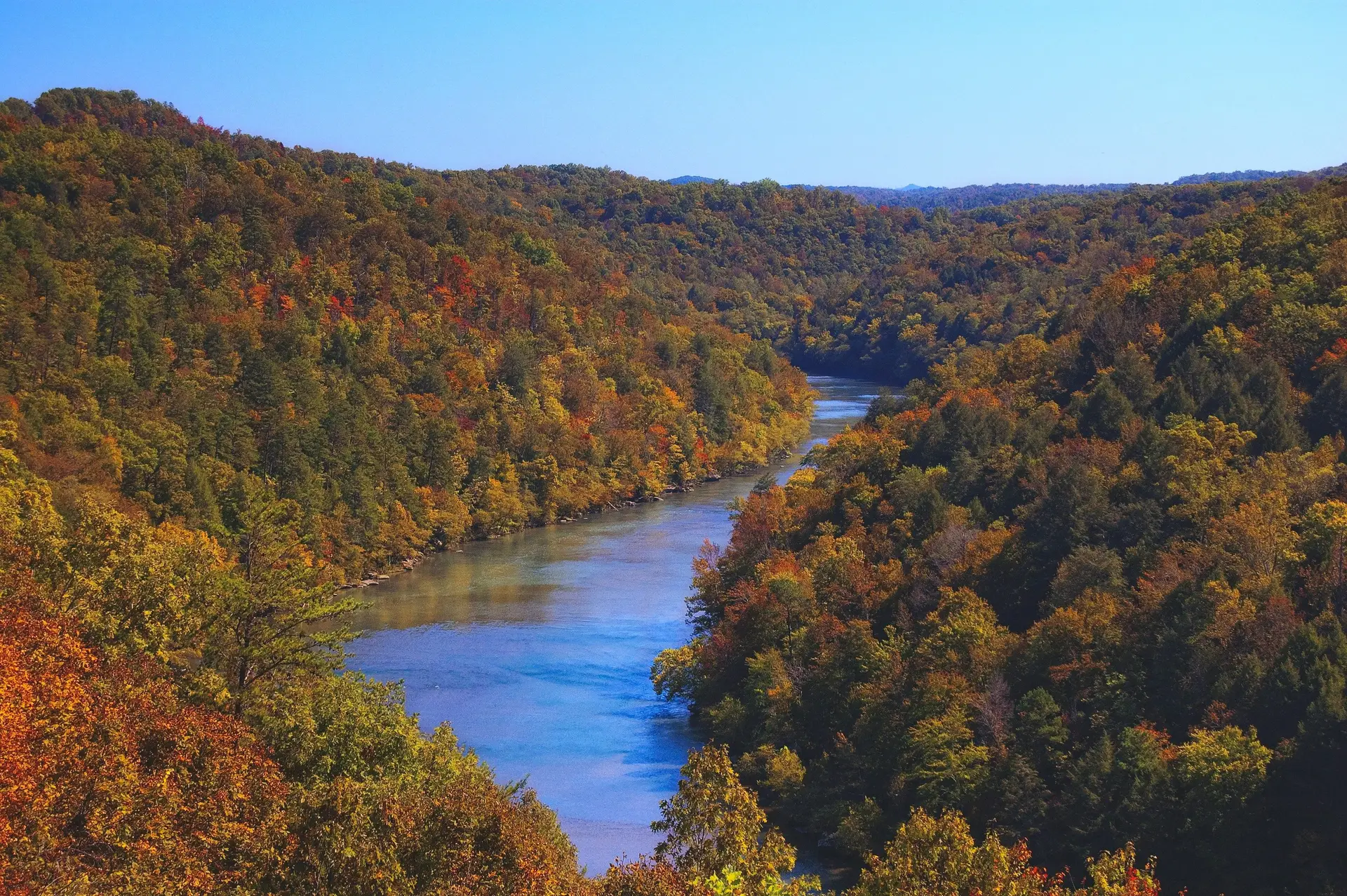 A river going between the mountain in Kentucky.