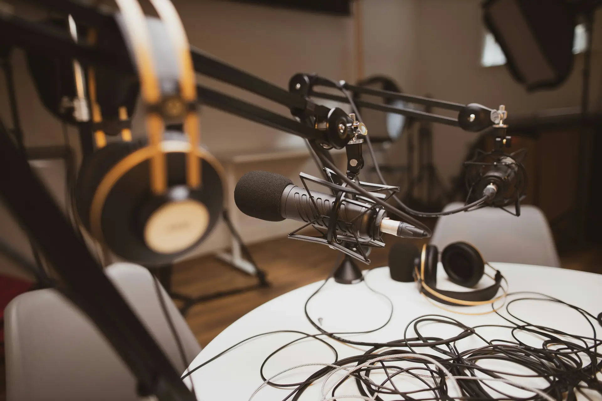 A condenser microphone used for podcast is shown along with a headset.